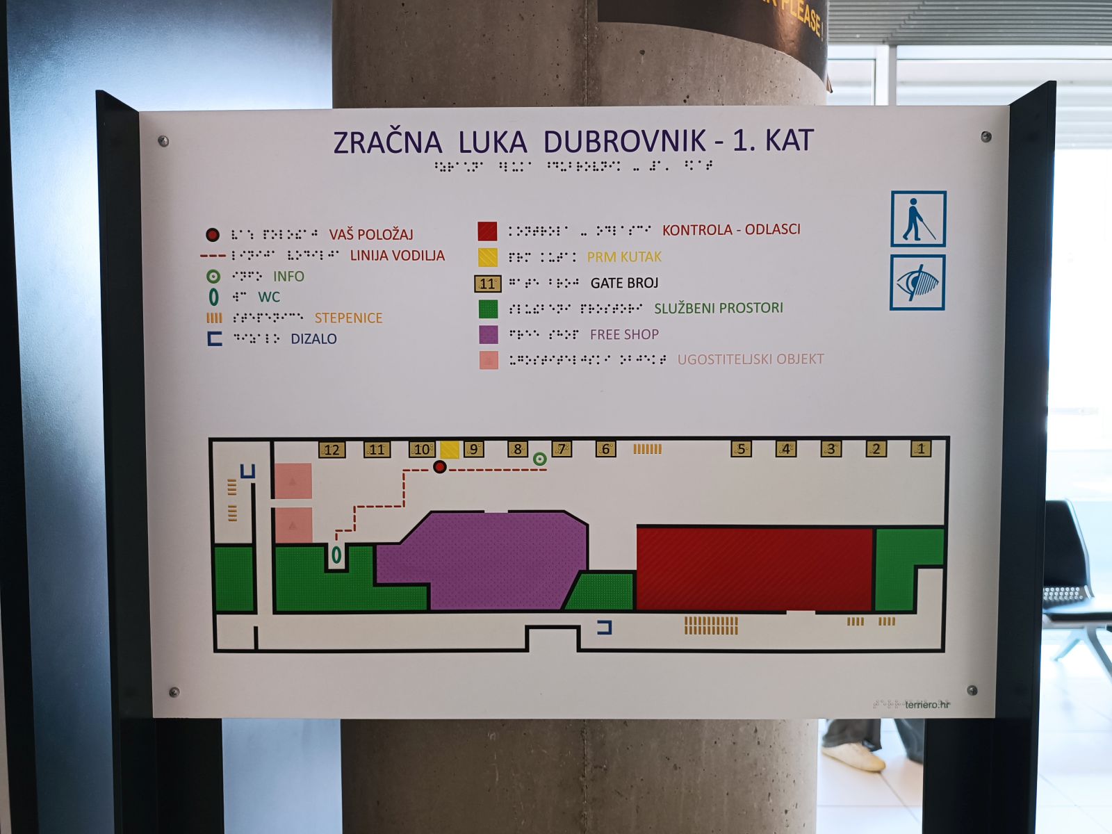 Taktilne trake za navođenje i sustav za orijentaciju u terminalu zračne luke
